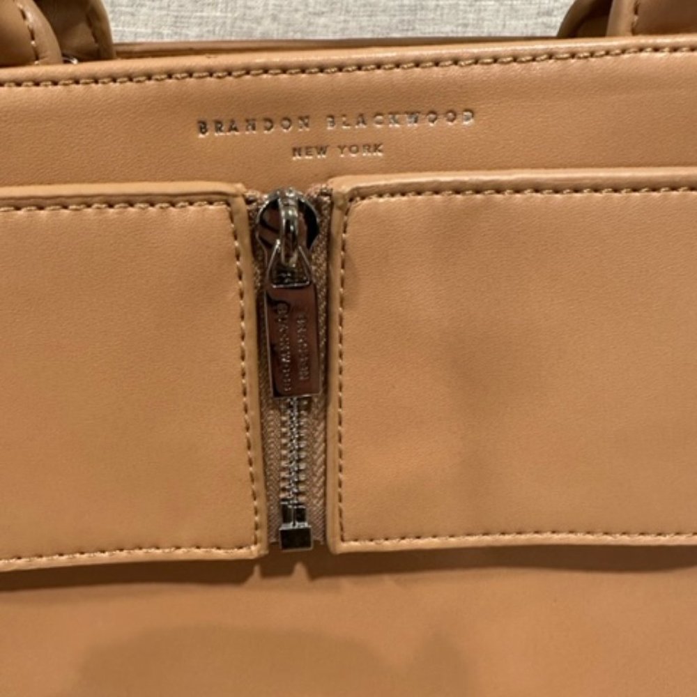 BRANDON BLACKWOOD Kuei Logo-Embossed Vegan Leather Medium Tote Bag - Picture 7 of 8